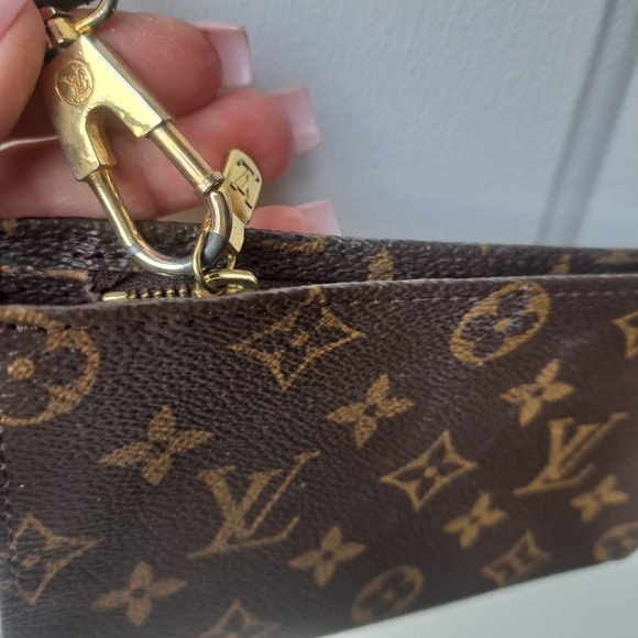 Small Louis Vuitton Crossbody Purse/Pouch💛🤎 - Picture 8 of 16